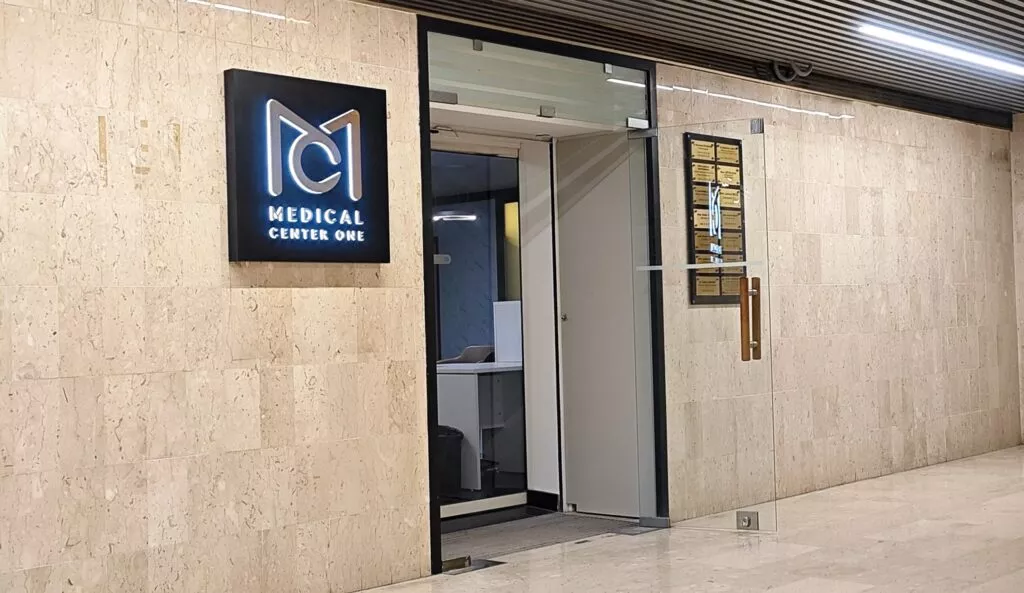Laeticia accueille ses patients dans son cabinet à Beausoleil